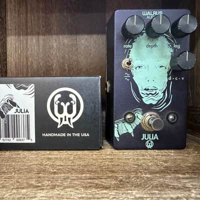 Walrus Audio Julia Chorus / Vibrato With box - Purple