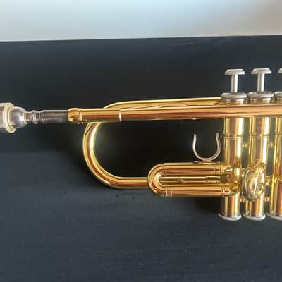 Yamaha YTR-2330 Standard Trumpet 2010s - Lacquered Brass image 2
