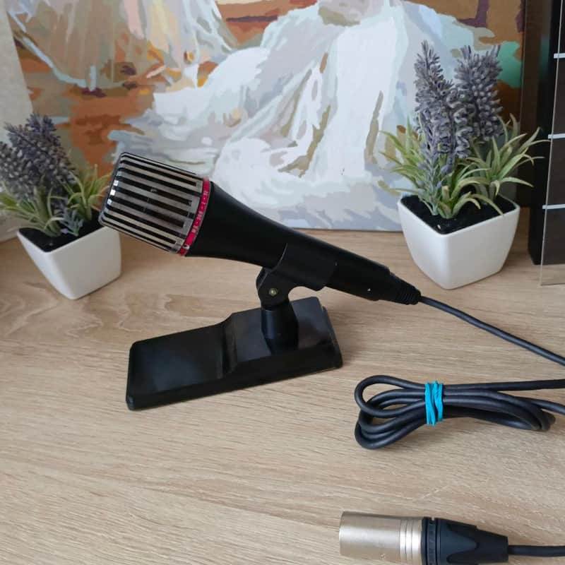 Lomo MD-300 dynamic microphne with XLR image 1