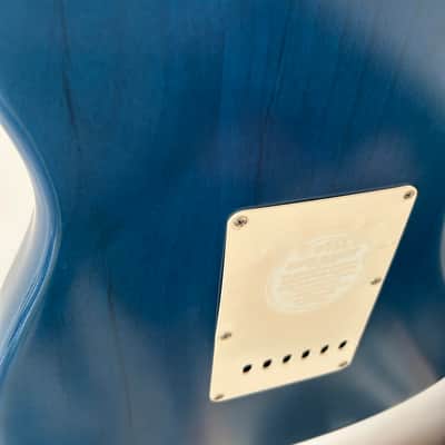 Fender Highway one Stratocaster with maple Fretboard 2003 - Sapphire Blue Transparent image 12