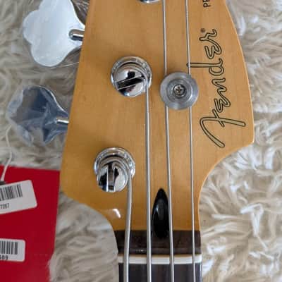 Mint Fender Player II Precision Bass guitar, Rosewood Fingerboard, Polar White - MIM image 5