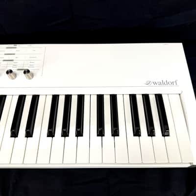 Waldorf Blofeld 49-Key Synthesizer (Classic White) – Mint w/ Box, Manual, PSU, Gator GKB-49 Bag & Pre-Installed Banks image 8