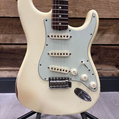Fender Road Worn '60s Stratocaster 2019 - Vintage White - Nitrocellulose Lacquer image 2