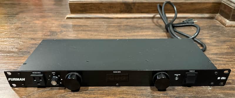 Furman M-8Dx Power Conditioner with Lights & Digital Meter 2010s - Black image 1