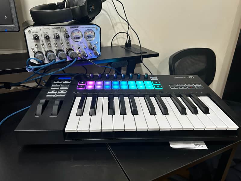 Novation Launchkey 25 MKIII MIDI Keyboard Controller 2020 - Present - Black image 1