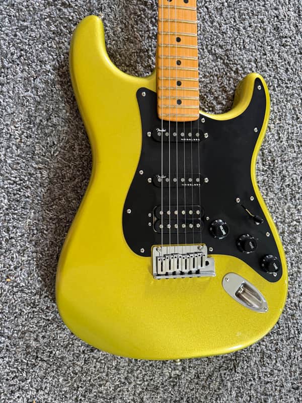 Fender American Ultra II Stratocaster HSS with Maple Fretboard 2024 - Present - Solar Flare