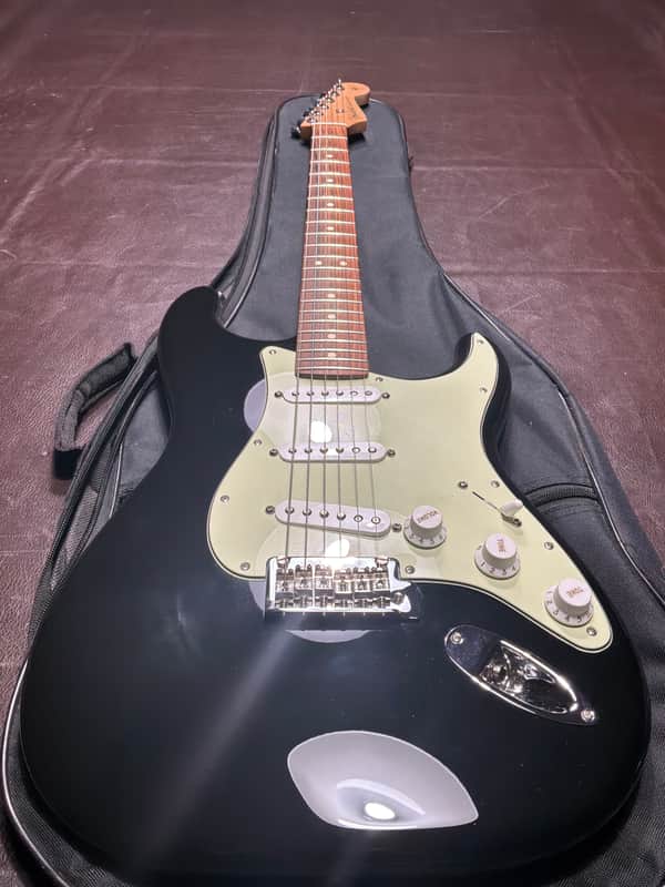 Fender Player Stratocaster with Roasted Maple Neck 2023 - Black