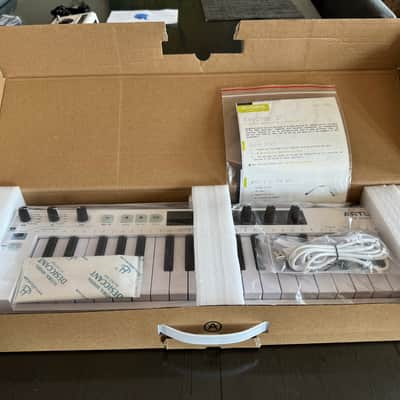 **LIKE NEW-IN BOX-ONE OWNER-Arturia KeyStep 37 MIDI Controller 2021 - 2025 - White image 2
