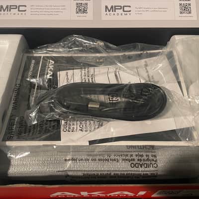 Akai MPC Studio Music Production Controller 2021 - Present - Black image 3