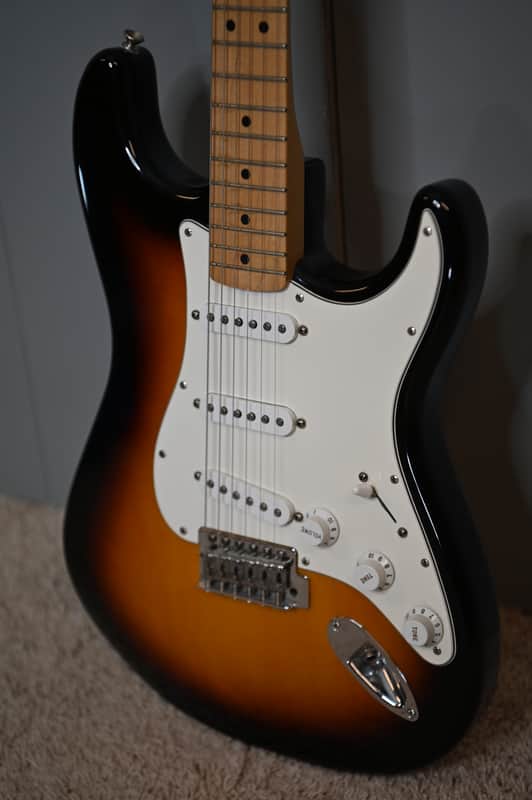 Fender Standard Stratocaster - MIM - 2002 - Sunburst - w/ Gig Bag image 1
