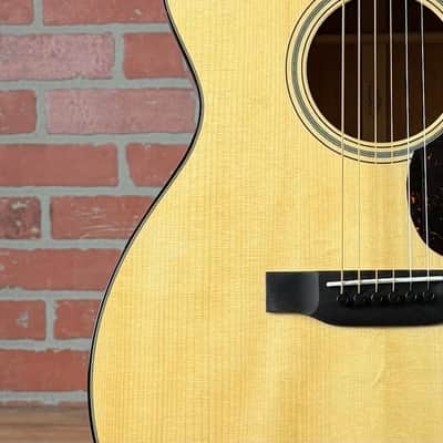 Martin Custom Shop 000-18 Acoustic Guitar - Natural image 4
