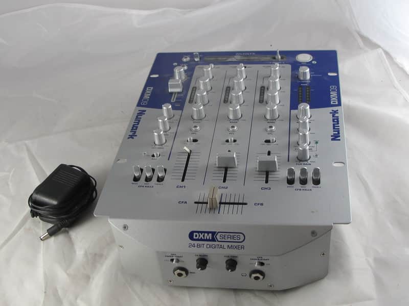 Numark DXM09 3-Channel Digital Effects Mixer image 1