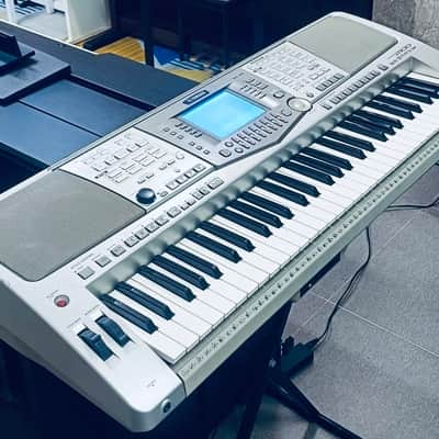 Yamaha PSR-2000 61-Key Arranger Workstation 2000s - Silver
