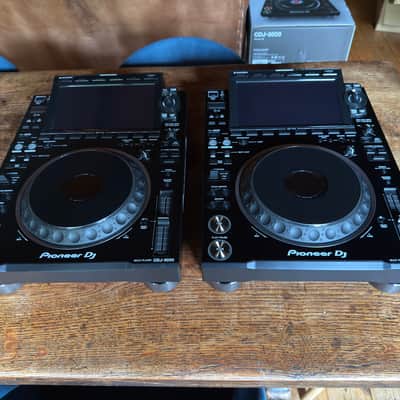 Pioneer CDJ-3000 (Pair) - Excellent condition, boxed image 2