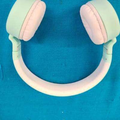 Merkury Innovations Symph Z Wireless Bluetooth Headphones image 8