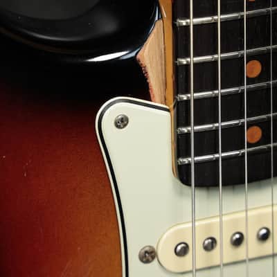 Fender American Vintage II 1961 Stratocaster 3-Color Sunburst [V2205400] (07/30) image 4