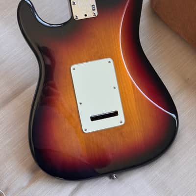 Fender 50th Anniversary American Deluxe Stratocaster 2004 - Sunburst image 10