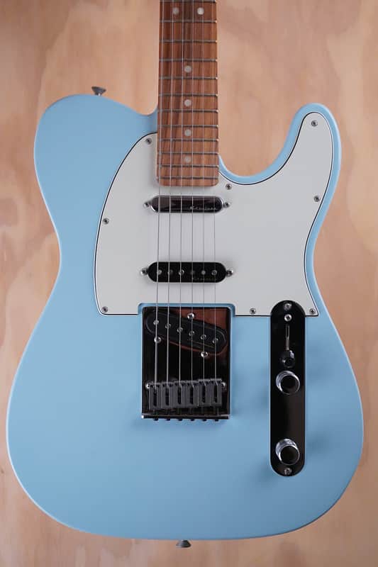 Fender Deluxe Nashville Telecaster Electric Guitar in Daphne Blue, 2018 Model