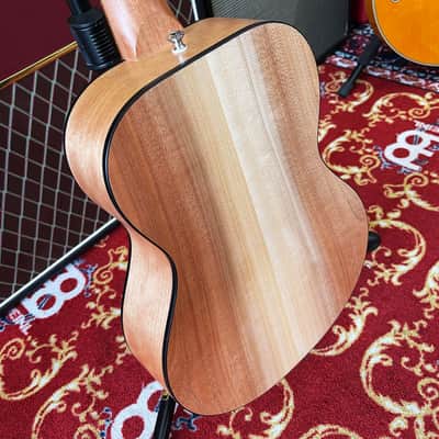 Maton Mini EM6 w/ Case image 9