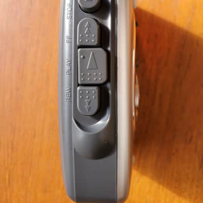 Sony WM-FX244 AM FM cassette walkman Early 2000s - Silver image 4