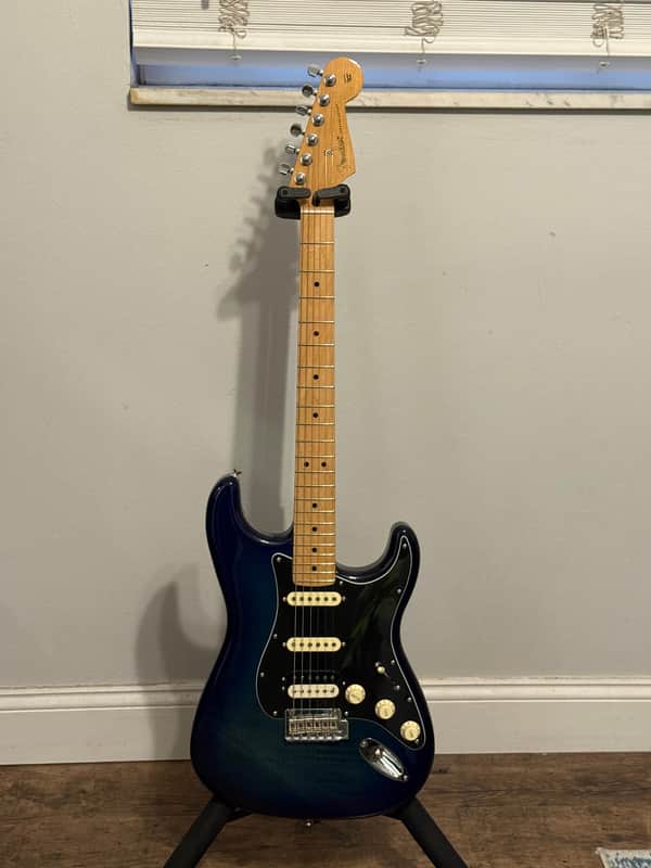 Fender Limited Edition Player Stratocaster HSS Plus Top 2021-present - Blue Burst