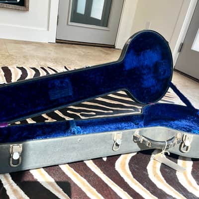 Gibson PB-100 4 String Plectrum Banjo Hardshell Case 1960’s - Bright Blue Plush Interior Lining with key image 17