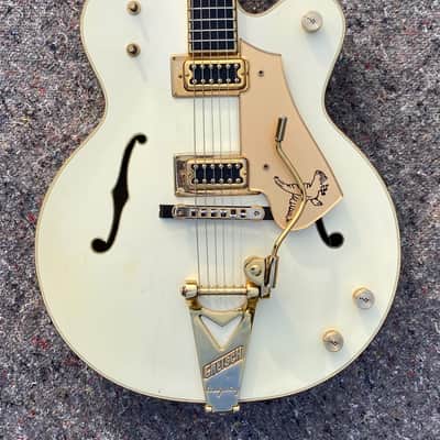 Gretsch White Falcon 1976 - 17" wide hollow single cutaway body image 2