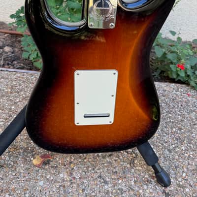 Fender Limited Edition 60th Anniversary American Special Stratocaster 2014 - Sunburst - Maple Fretboard image 9