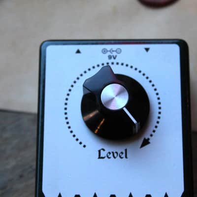 EarthQuaker Devices Arrows Preamp Booster V2 2017 - Present - Green Sparkle / White Print image 10