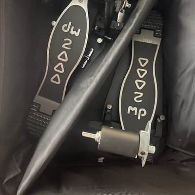 DW DWCP2002 2000 Series Double Bass Pedals w/Humes and Berg Galaxy Case image 2