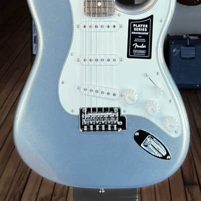Fender Player Stratocaster - Silver w/Pau Ferro image 7