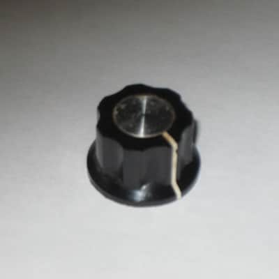 ONE used Toya B-1122 Vintage Boss Pedal Replacement KNOB, JAPAN, 1980s, fits split shaft pot - for OD1,DM2,PH1,CE2&more [NO pot/NO pedal(s)] black hard plastic, top side has silver colored reflector, 1 set screw, center under-side is brass color metal image 6