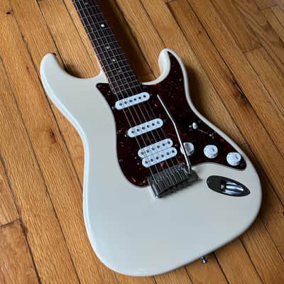 2008 Fender American Deluxe Stratocaster Olympic Pearl All Original w/ Roadrunner Gig Bag image 2