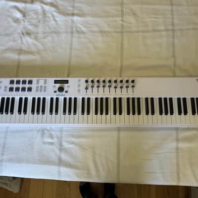 Arturia KeyLab Essential 88 MkIII MIDI Controller 2024 White STAND AND SEAT INCLUDED image 2