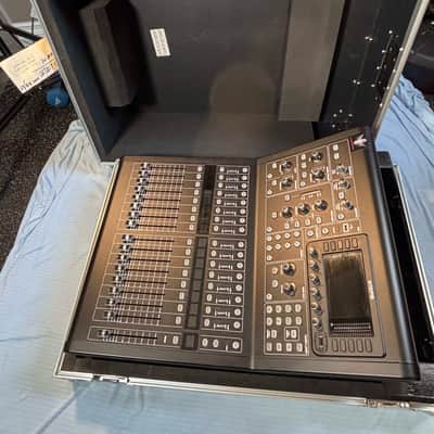 Midas M32R LIVE Digital Mixing Console 2018 - Present - Black image 10