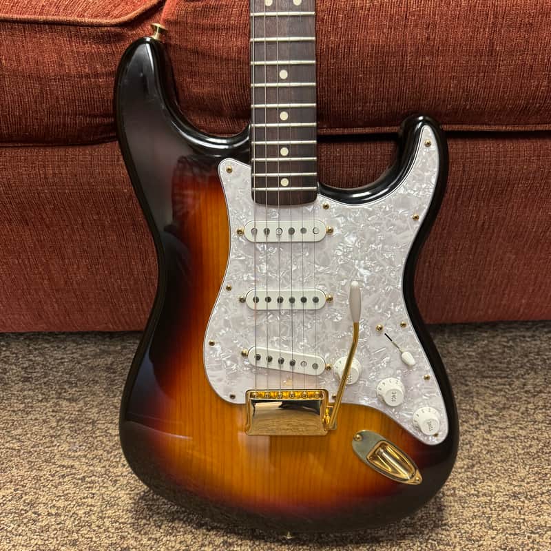 Fender Deluxe Players Stratocaster with Rosewood Fretboard 2005 - 2016 - 3-Color Sunburst