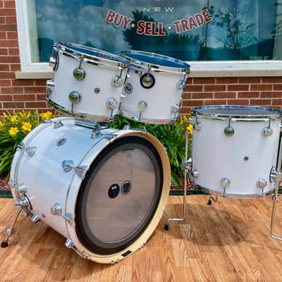 DW Collector's Series Pure Maple Standard 4pc Drum Set White Glass Glitter 22/10/12/16 image 5