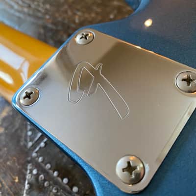 Fender Mustang '69 Reissue CIJ R-Serial 2004 Rare Non-Catalogue Solid Lake Placid Blue w/ Matching Headstock image 12