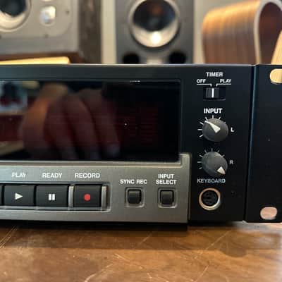 TASCAM CD-RW900SL Rackmount CD Recorder and Player image 3