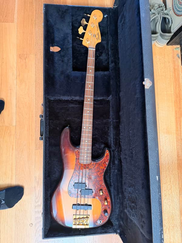 Fender Jazz / Precision Bass w/ EMG pickups and Eq. 70’s - Sunburst - Excellent