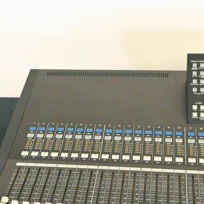 Yamaha LS9-32 32-Input Digital Mixing Console CG01VLQ image 4