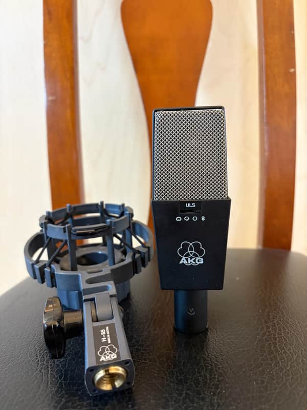 AKG C414 B ULS Large Diaphragm Multipattern Condenser Microphone