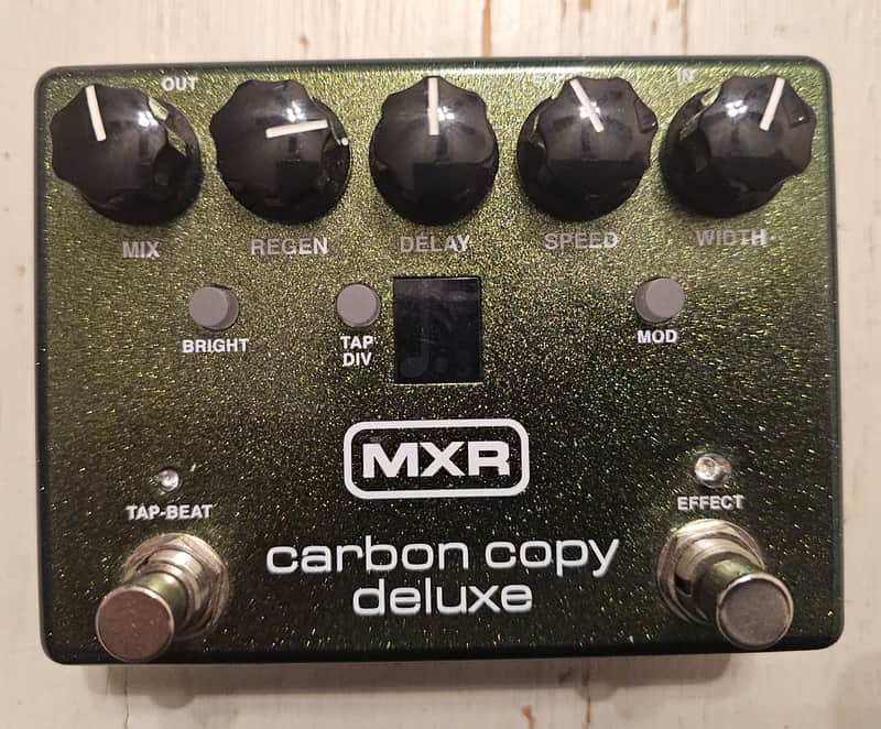 MXR Carbon Copy Deluxe