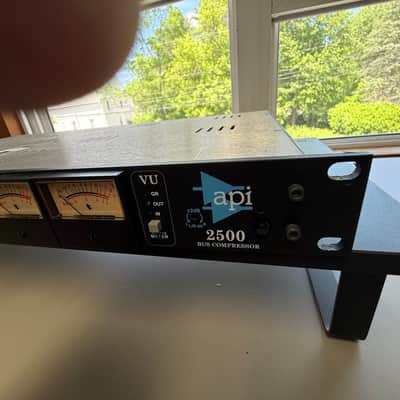 API 2500 Stereo Bus Compressor 2020 - Present - Black image 4