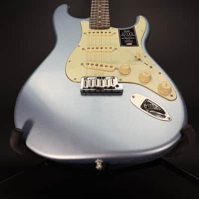 Fender Ultra Luxe Vintage '60s Stratocaster - Ice Blue Metallic image 3