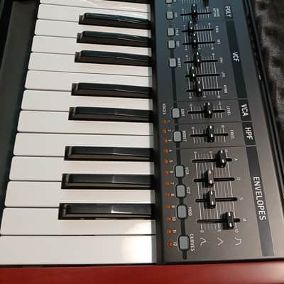 Behringer DeepMind 12 49-Key 12-Voice Polyphonic Analog Synth 2016 - Present - Black