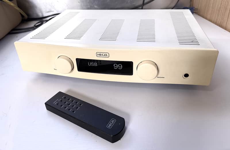 Hegel Rost Integrated Amplifier w/ Remote image 1