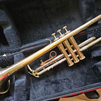 Reynolds Medalist Trumpet, USA, Brass with 7C mouthpiece, case, good condition image 12