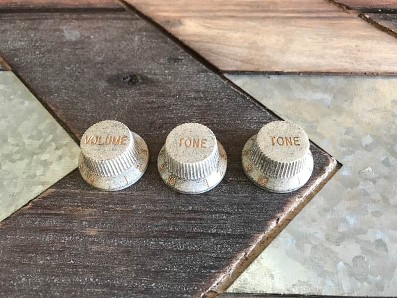 Real Life Relics White with Gold Lettering Aged Stratocaster® Knobs (Set of 3)    [DO4] image 1