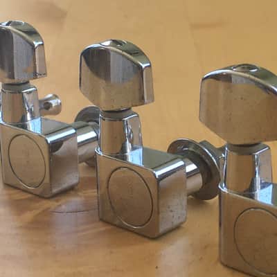 6 Fender CHROME Tuners Inline 2pin F Logo (Non Staggered) NOS American Standard image 10